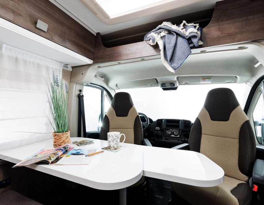 alquiler-camper-salon-vivecaravan-2.jpg